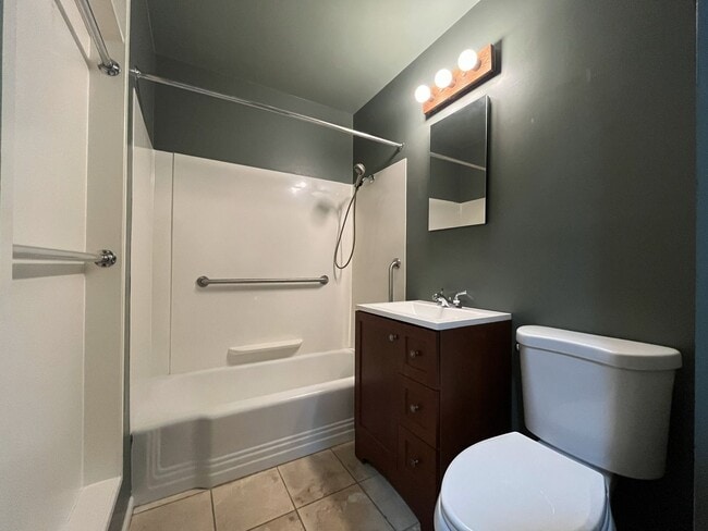 Building Photo - Classic Comfort: 3-Bed, 1.5-Bath Home with Covered Patio & Deck