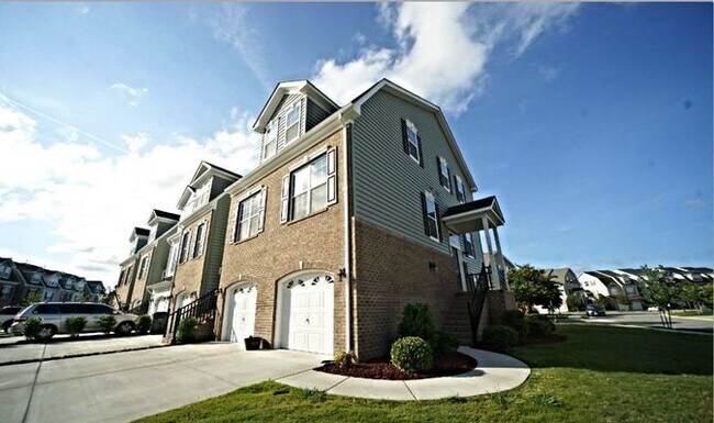 Primary Photo - 956 Iron Bridge Dr