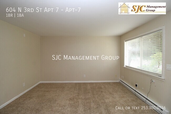 Building Photo - 604 N 3rd St