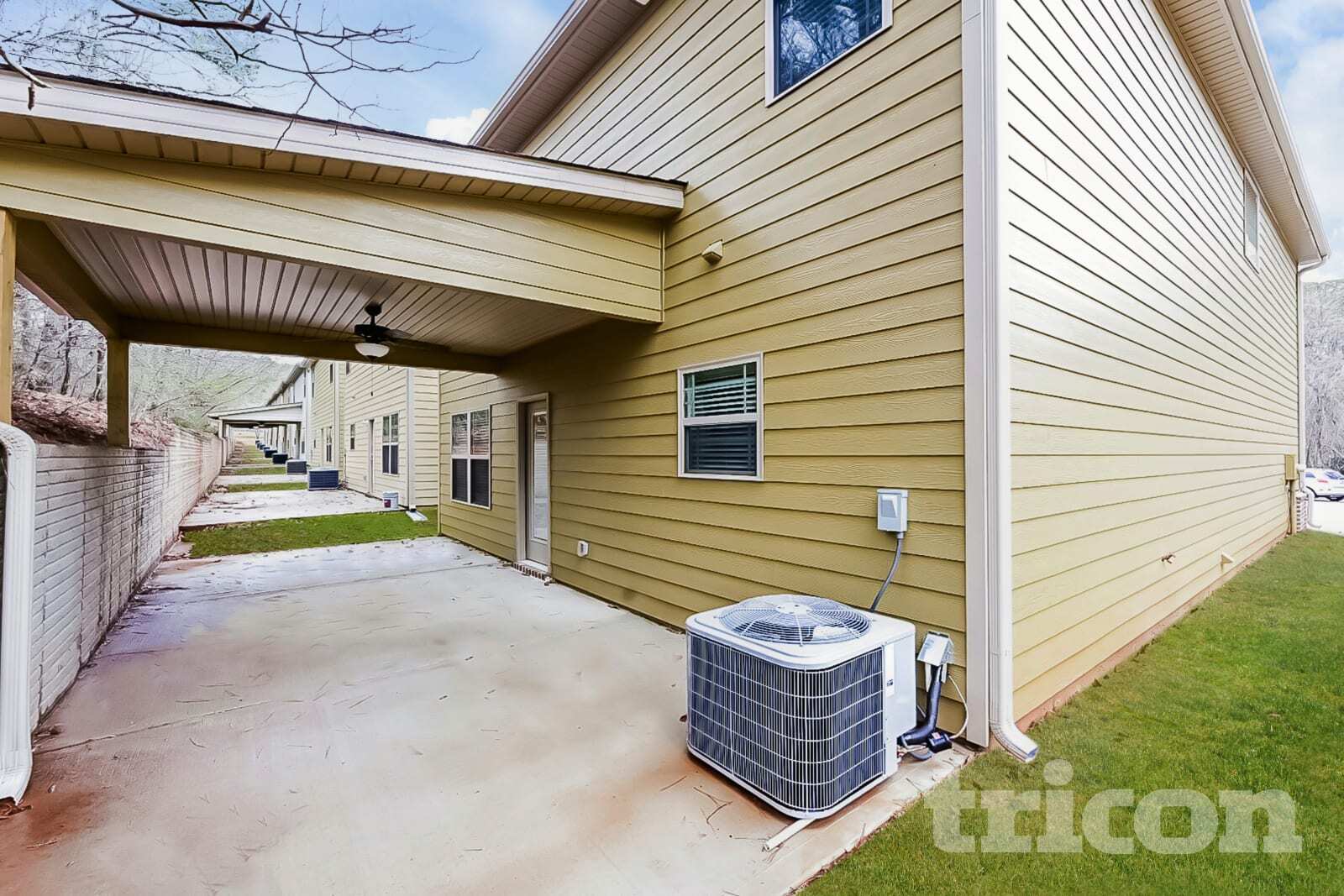 Building Photo - 817 Crescent Way