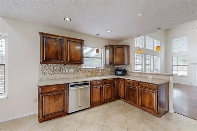 Building Photo - 719 Woodlake Dr