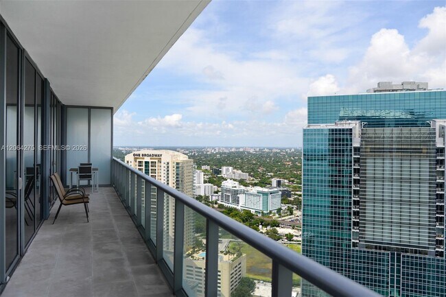 Building Photo - 1300 Brickell Bay Dr