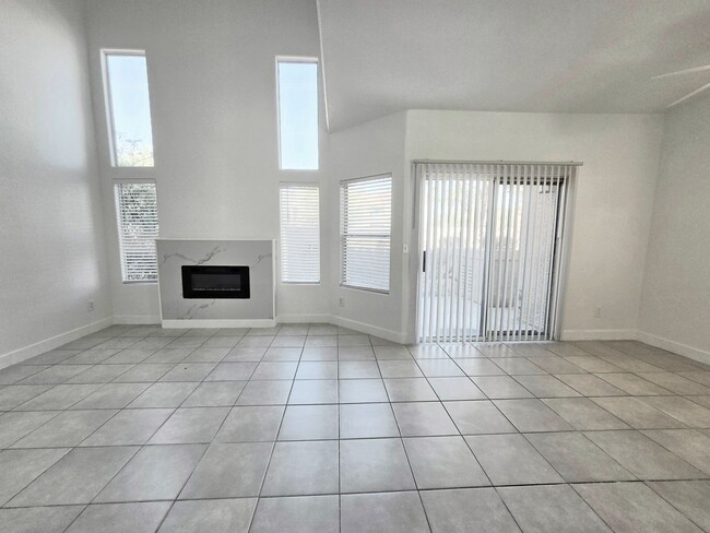 Building Photo - Gated Westpark Townhome | 3 Bed | 3 Bath | 2-Car Garage