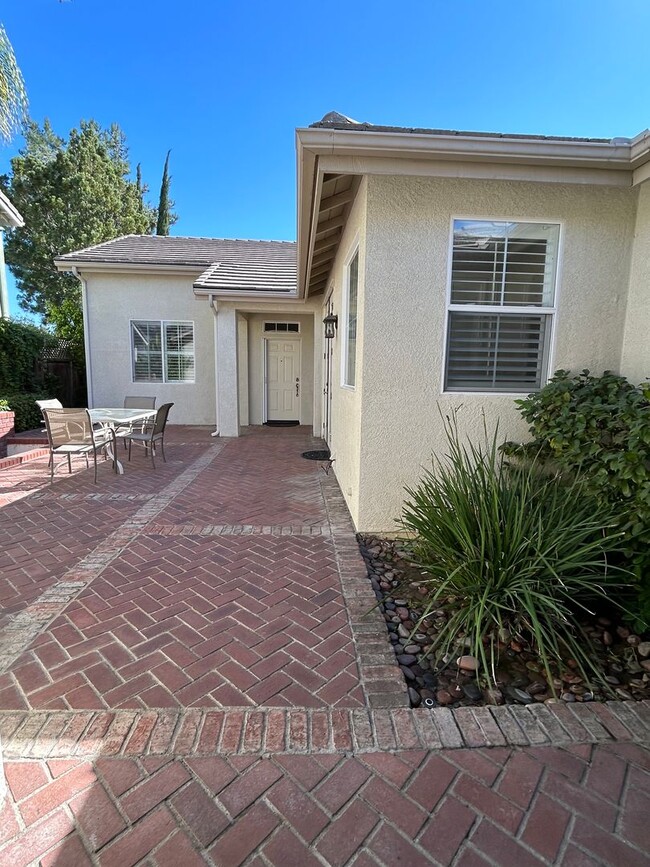 Primary Photo - Beautiful Single-Level 4 Bedroom 3 Bathroo...