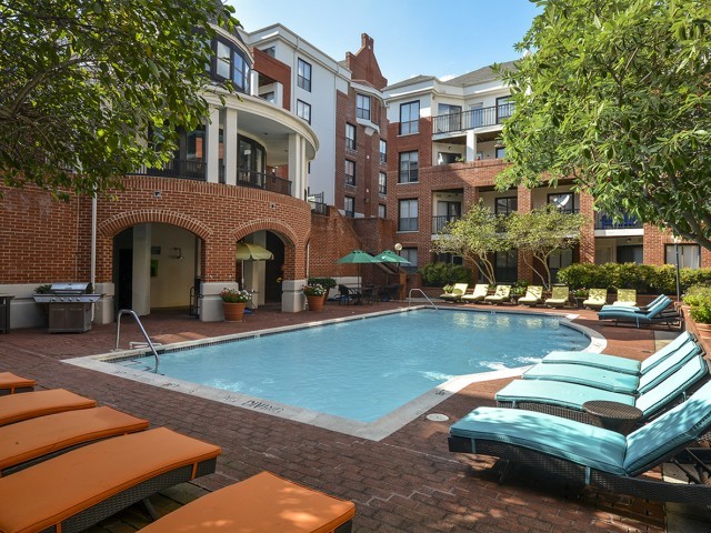 Swimming Pool - Waterloo Place Apartments