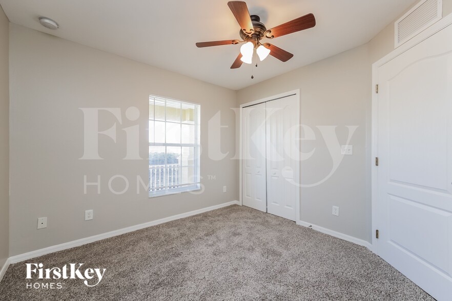 Building Photo - 4026 NE 22nd Ave