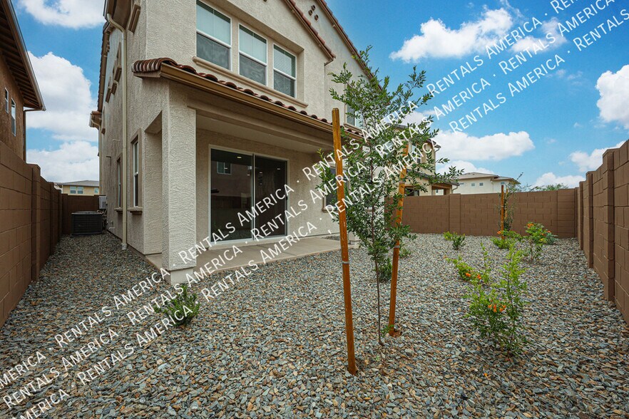 Building Photo - 10151 E Ulysses Ave