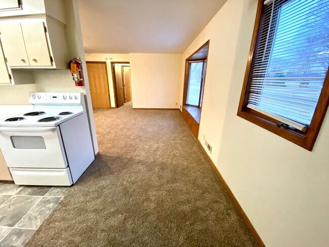 Building Photo - 1 Bed 1 Bath Duplex in Moorhead!