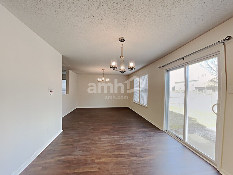 Building Photo - 10890 Clear Spring Dr