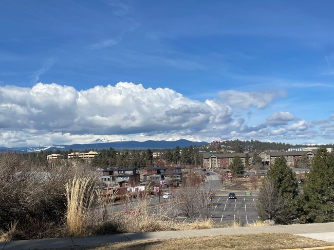 Building Photo - Old Mill Townhome Available 5/5/25
