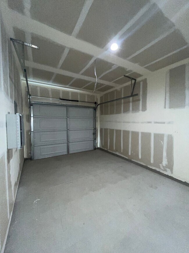 Building Photo - 4214