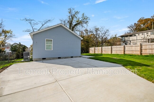 Building Photo - 24 Sawyer St