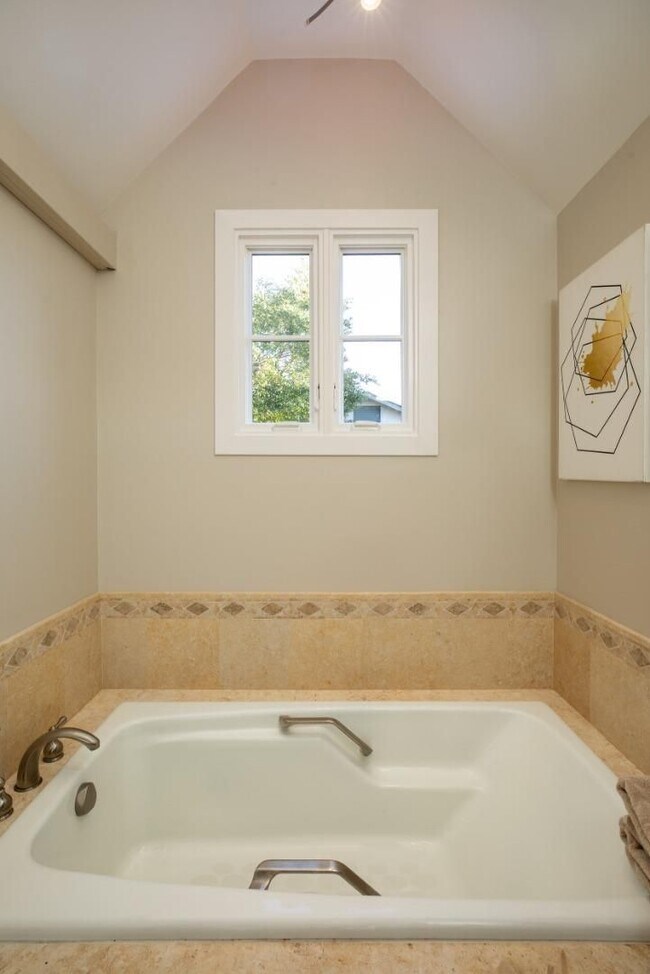 Building Photo - Stunning Menlo Park Townhome