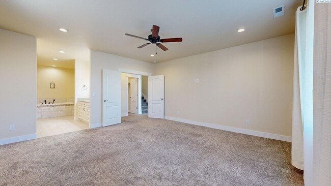 Building Photo - 4 bed, 4 bath home in Kennewick