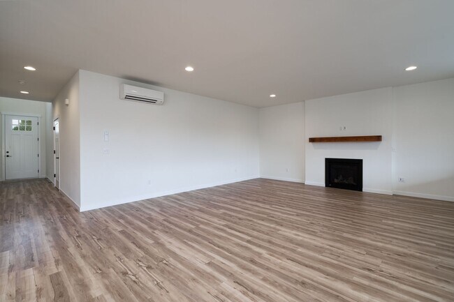 Building Photo - 629 Bucko Ave