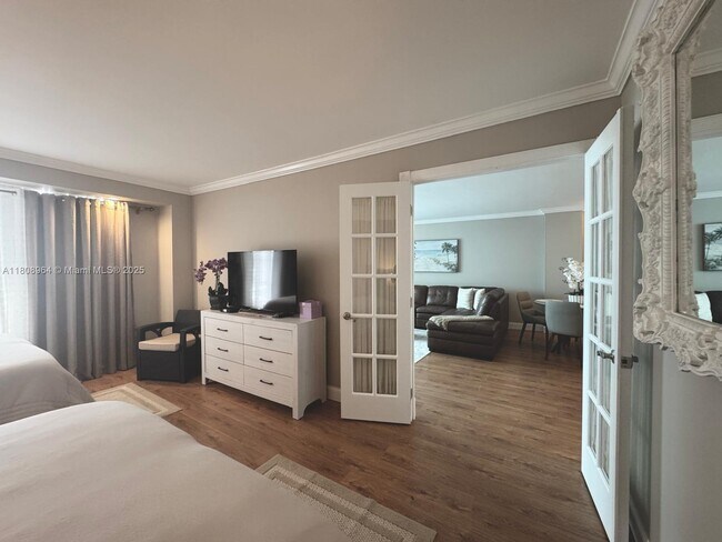 Building Photo - 3800 S Ocean Dr