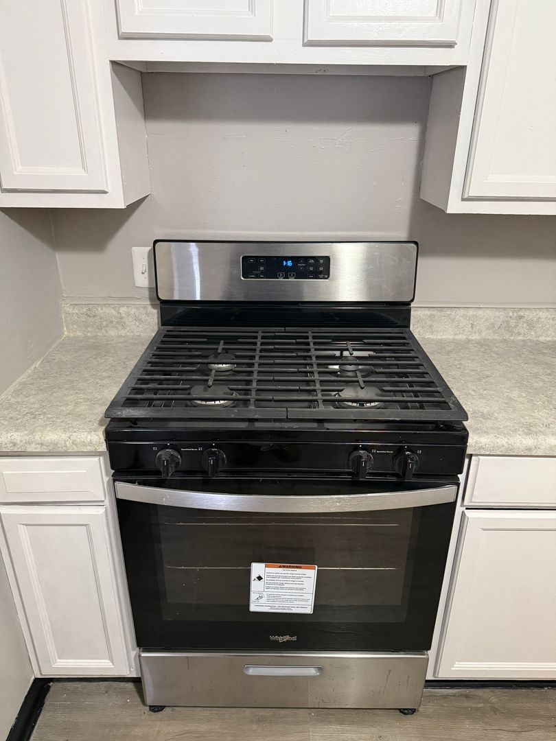 Building Photo - 3054 W Madison St