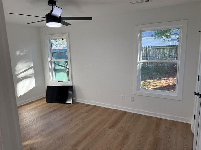 Building Photo - 226 NW J St