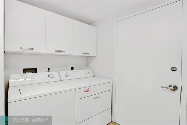 Building Photo - 715 Bayshore Dr