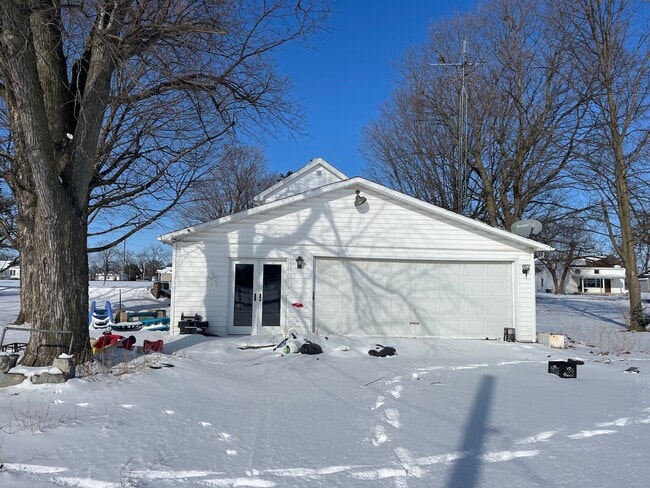 Building Photo - 206 Masters St