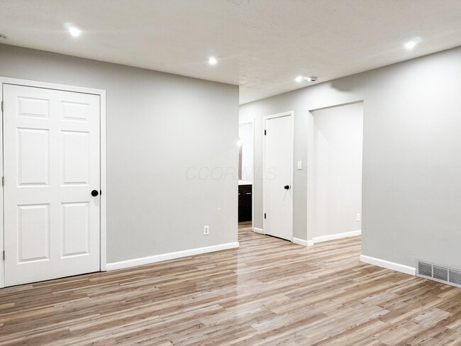 Building Photo - 1828 Bairsford Dr