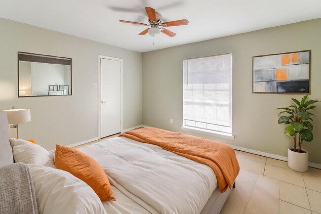 Building Photo - "Charming 2-Bed, 2-Bath Retreat in McAllen's Heart – 1,212 Sq Ft of Comfort!"