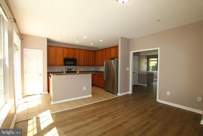 Building Photo - 622 Tailgate Terrace
