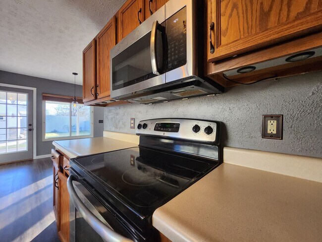 Building Photo - Beautiful 2-Story Home in Northmont School District