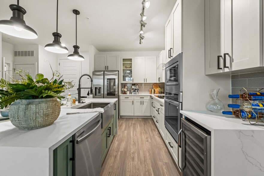 Building Photo - Grande Pointe