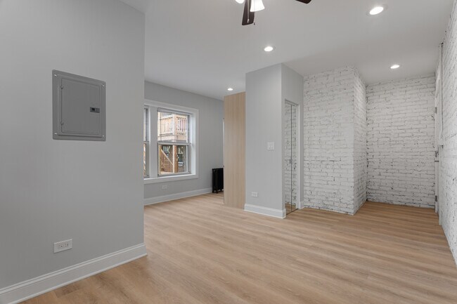 Building Photo - 1631 W Chase Ave