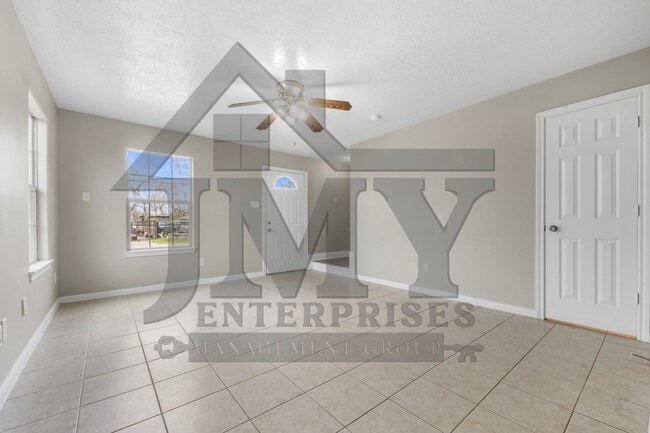 Building Photo - Duplex For Lease