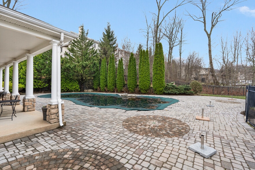 Community Pool - 64 Henning Ter