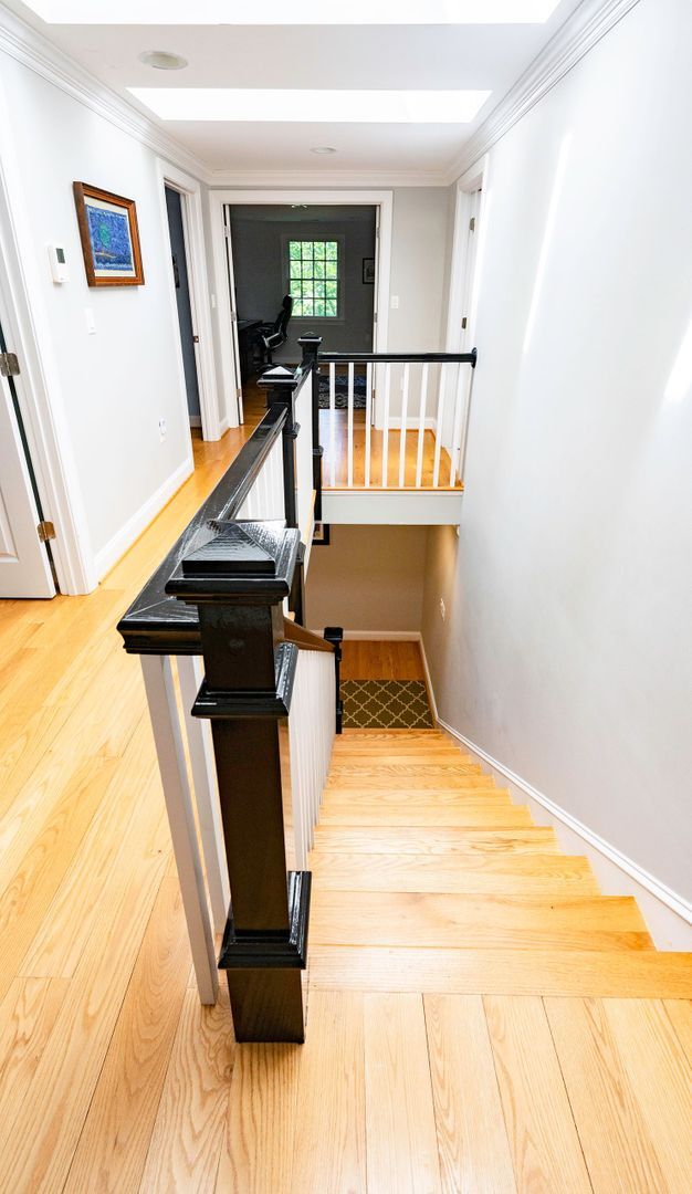Building Photo - Luxurious Spacious and Bright , Gorgeous P...