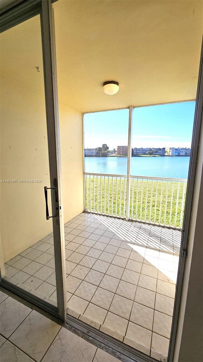 Building Photo - 1670 NE 191st St