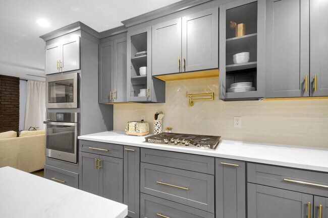Building Photo - Beautifully Renovated West Ashley Home