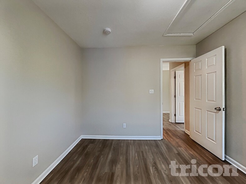 Building Photo - 143 Markham Dr