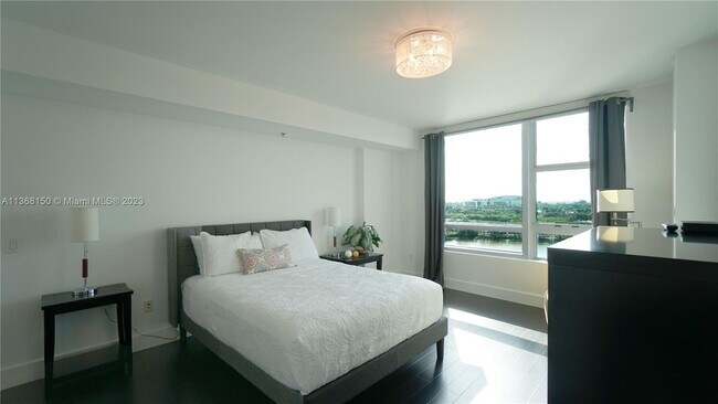 Building Photo - 2641 N Flamingo Rd