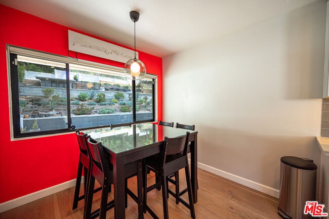 Building Photo - 3116 Beachwood Dr