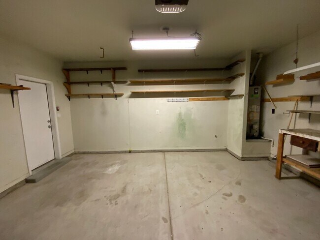 Building Photo - Beautiful 3 Bedroom Single Story Home Available Near Northern Blvd NW & Rainbow Blvd NE!