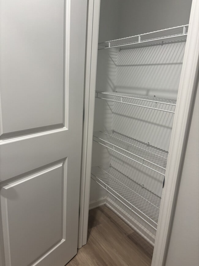 Building Photo - 5383 Clinchport Cir