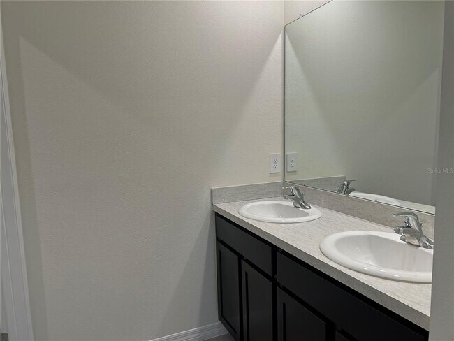 Building Photo - 17218 Reserva Dr