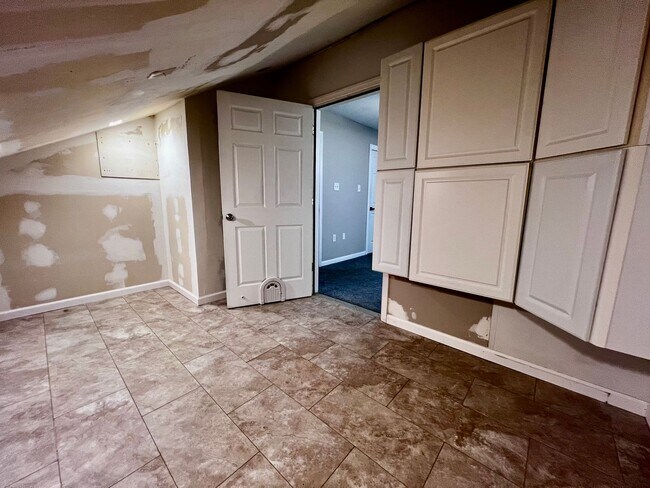 Building Photo - 684 Orangewood Dr