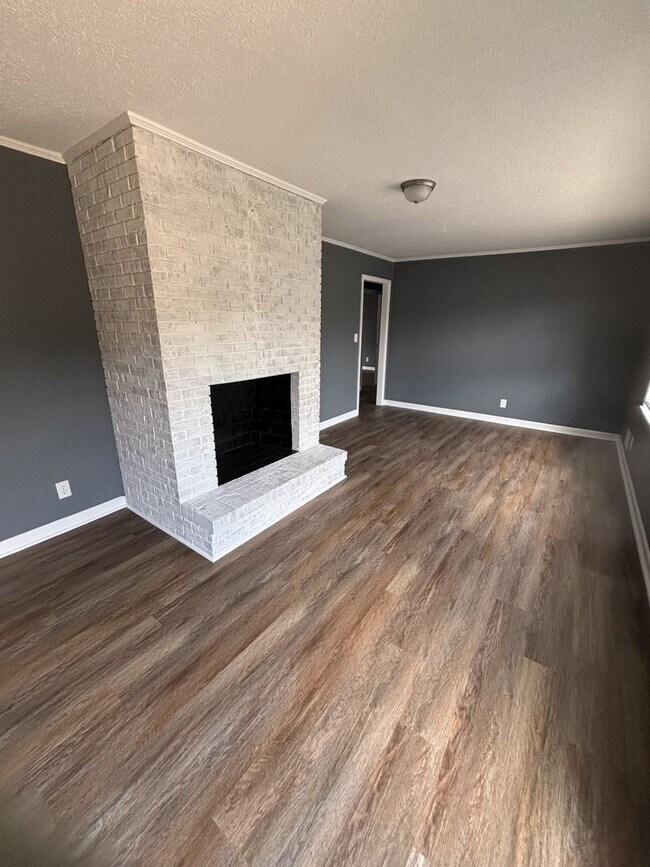 Building Photo - 116 Crestview Dr