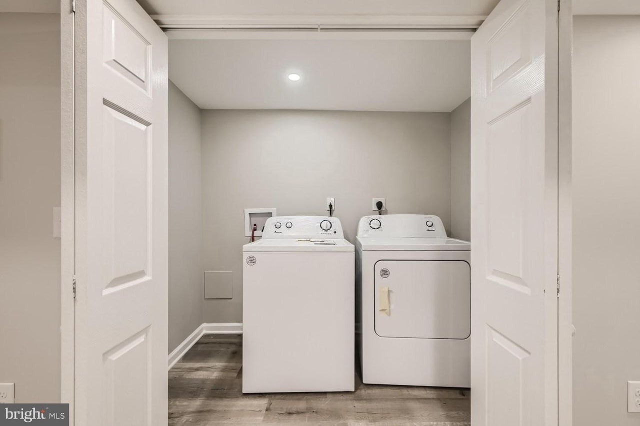 Building Photo - 4111 Sunnyside Ave