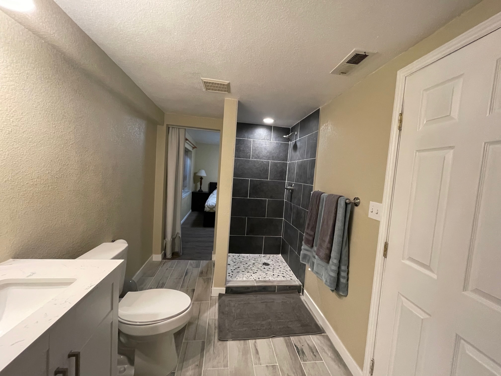 Building Photo - 1510 W Maple Ave