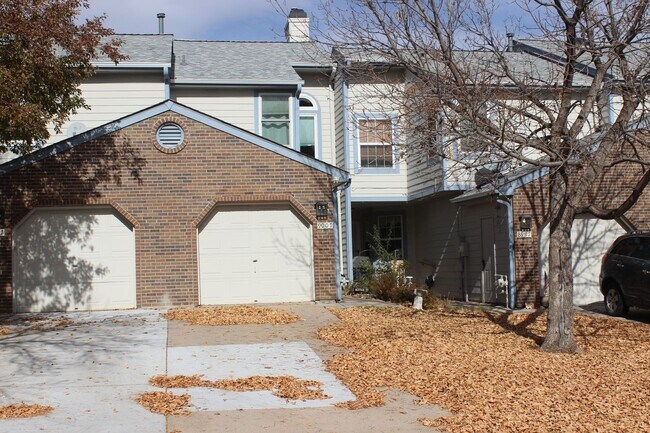 Primary Photo - COME TOUR THIS BEAUTIFUL TOWNHOME. AVAILABLE NOW!