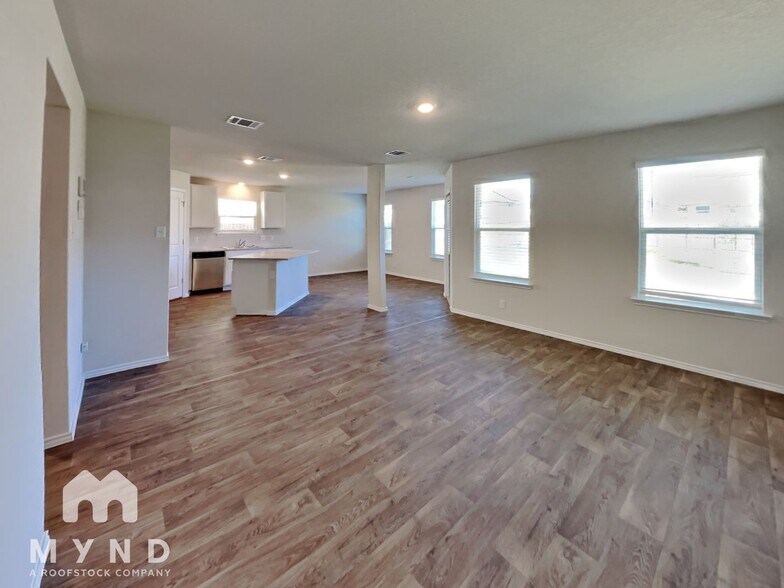 Building Photo - 918 Andean Emerald