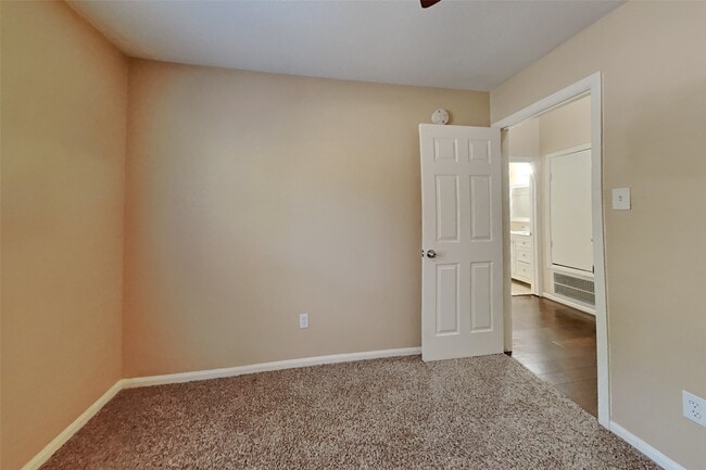 Building Photo - 151 E Pathfinders Cir