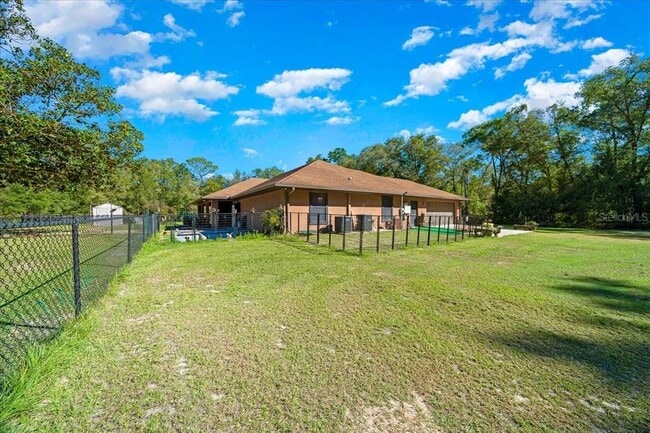 Building Photo - 3135 NE 49th St