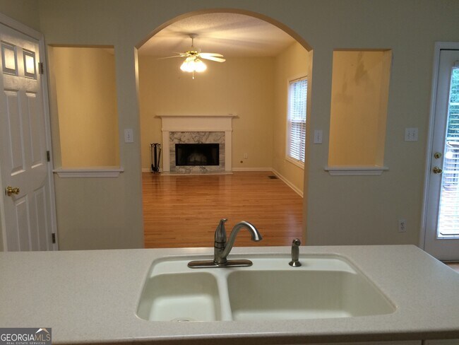 Building Photo - 135 Woodbriar